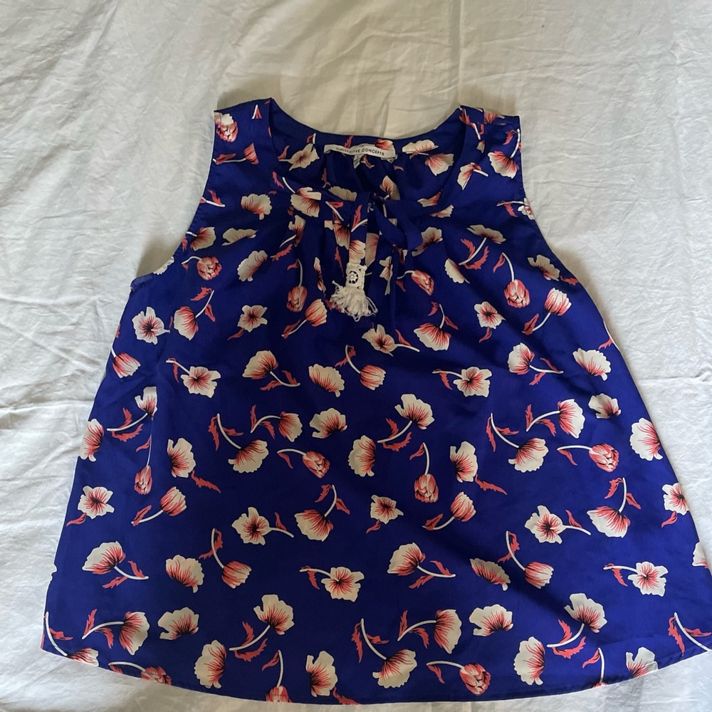 Floral short sleeve blouse.